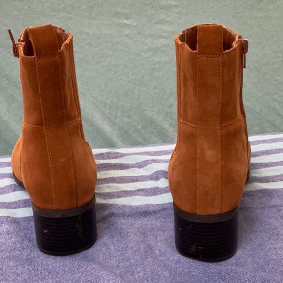 Womans Suede side zip booties EUC - Picture 3 of 5